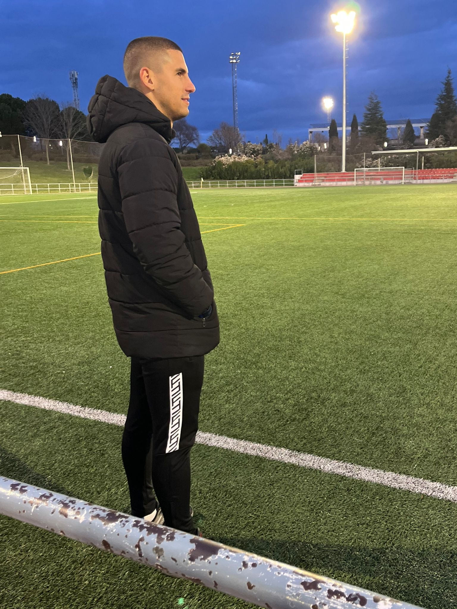Sergio, entrenador del Aficionado Femenino de la ED Moratalaz: “El compromiso es la base sobre la que se construye todo”