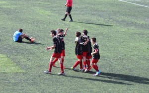 Celebrando uno de los cuatro goles