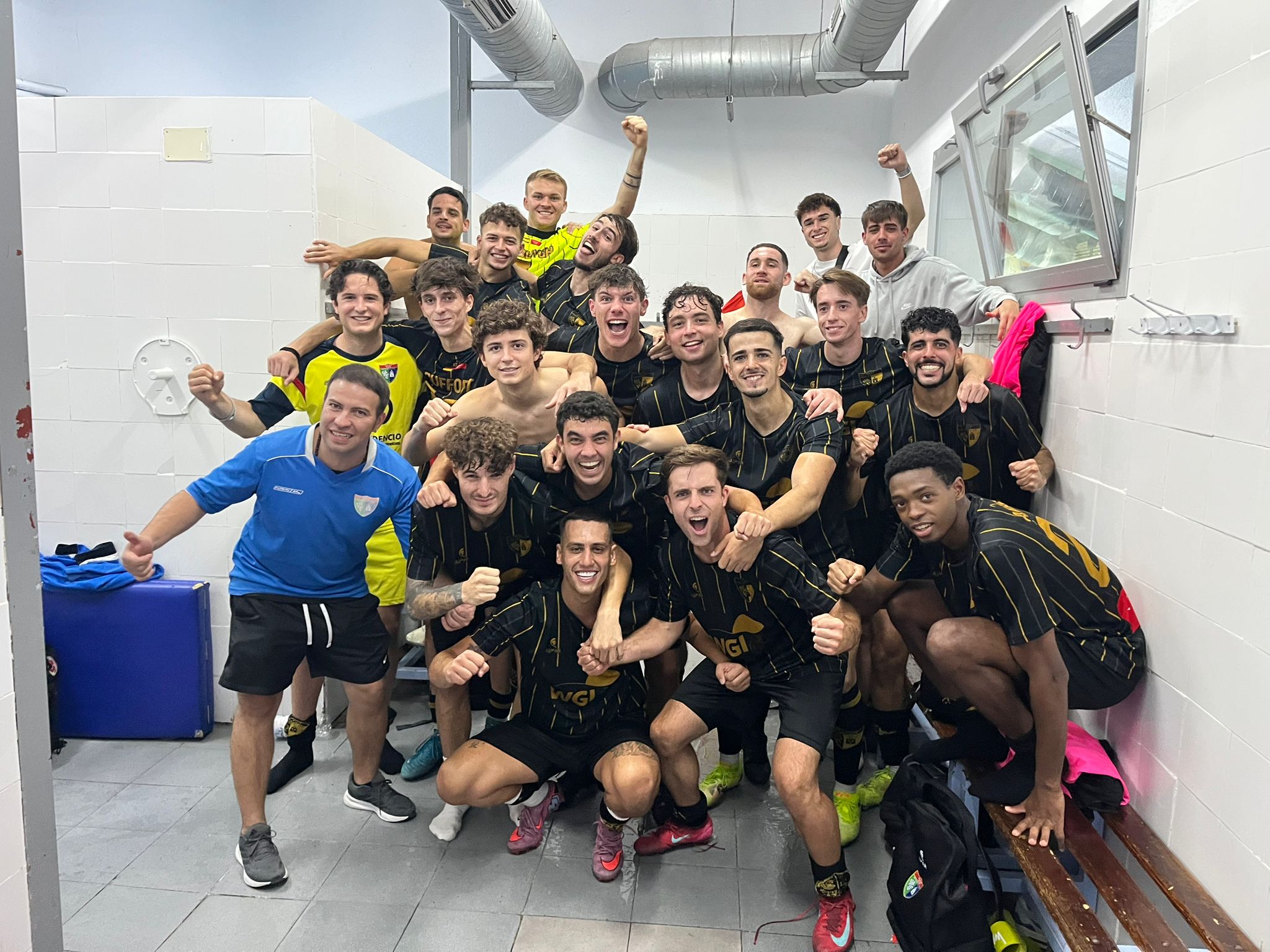 Victoria: el Primer Equipo levanta el partido y se queda los tres puntos