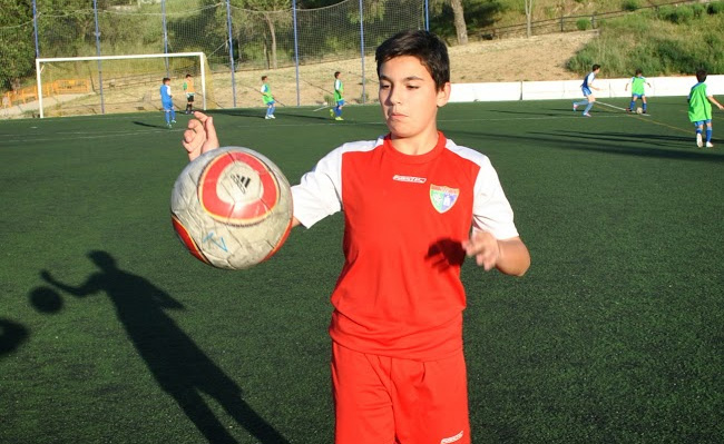 Ángel Flórez, “En la EDM se hacen muchos amigos y he mejorado bastante jugando al fútbol”