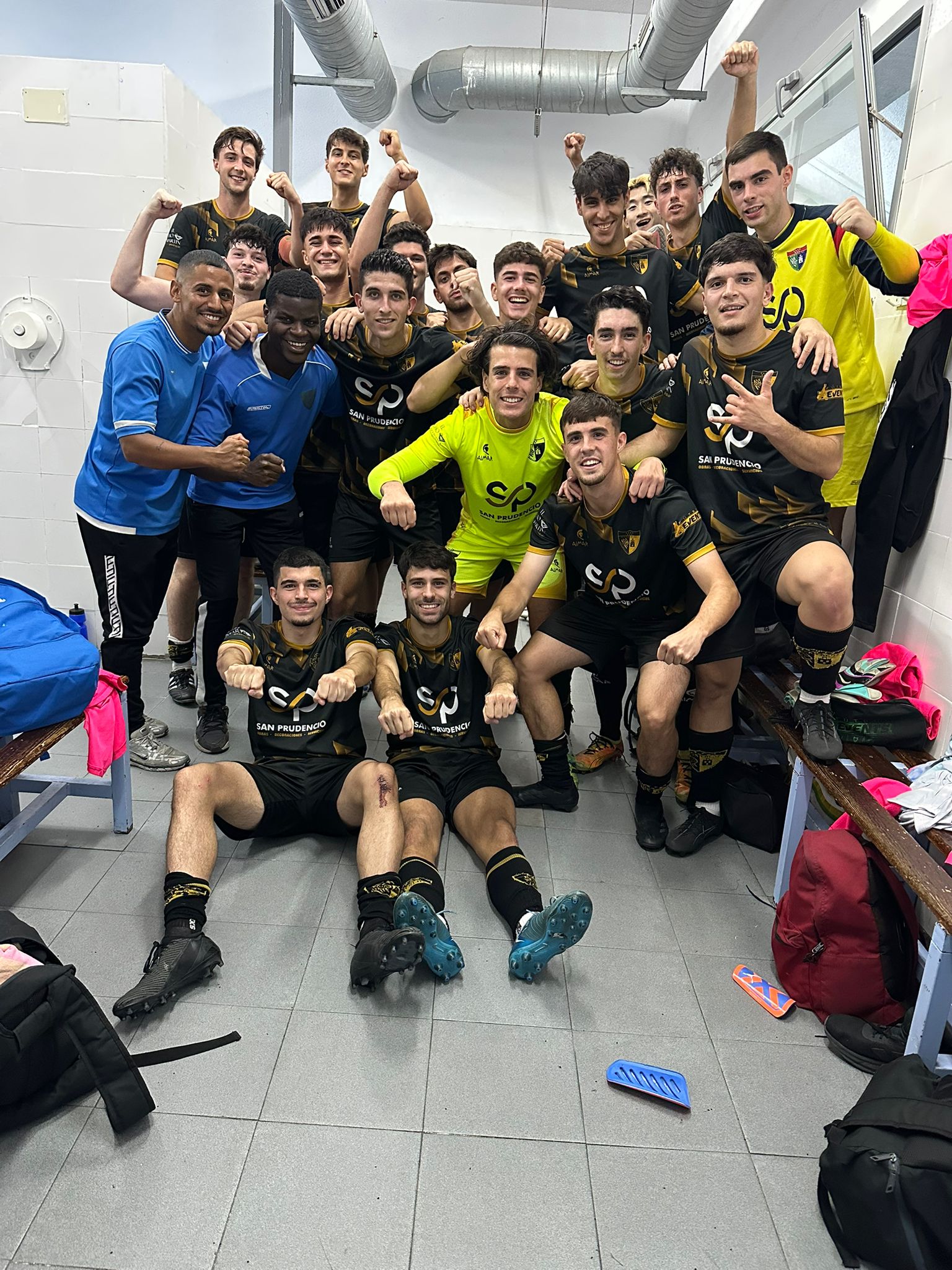 Líderes e Invictos en casa