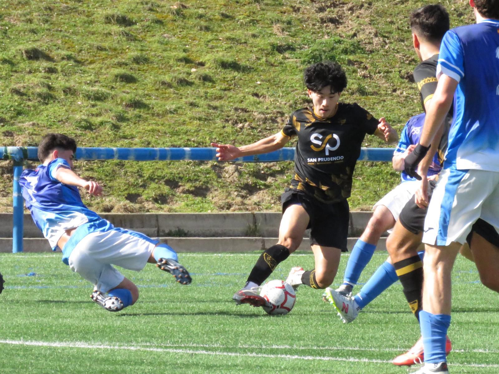 Yong Lee, extremo del Afi B de la ED Moratalaz: “Jugar aquí es un sueño hecho realidad”