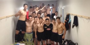Foto de la celebración del ascenso del Cadete A de la EDM